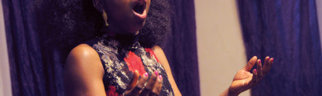 BELLO-ISSIME ! UNE CHANTEUSE NIGÉRIANE CAPTIVE LE MONDE DE L’OPÉRA