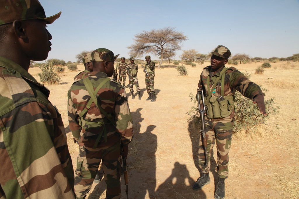 Nigerien Soldiers discuss patrolling positions and responsibilities during Flintlock 2014 in Diffa, Niger. [SCOTT NIELSEN / U.S. AFRICA COMMAND PUBLIC AFFAIRS]